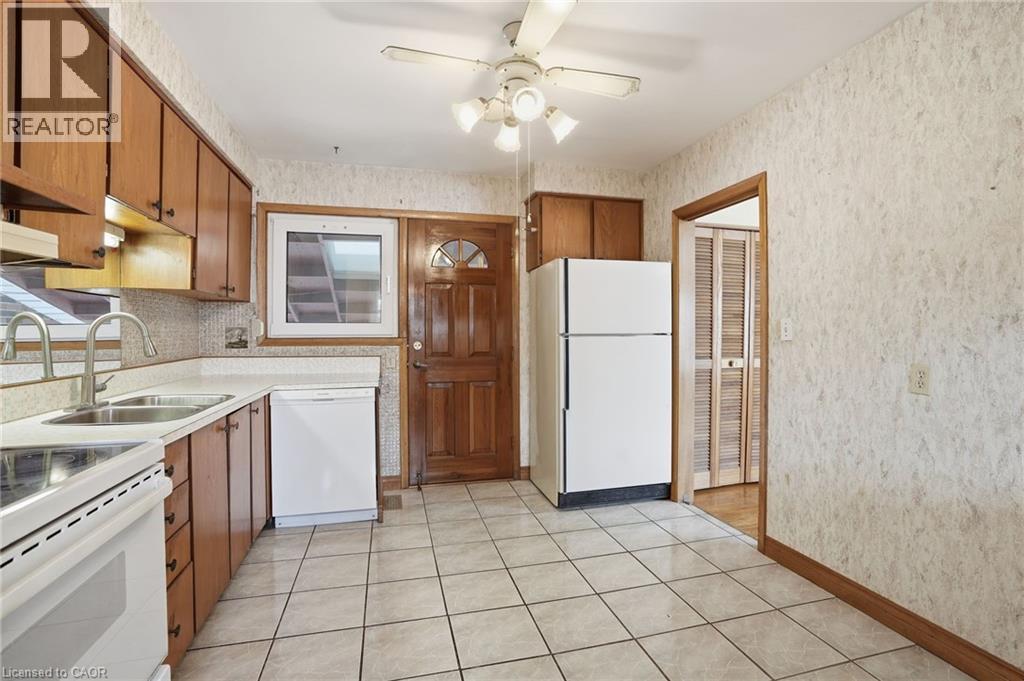63 Marlowe Drive, Hamilton, ON - Indoor Photo Showing Kitchen With Double Sink