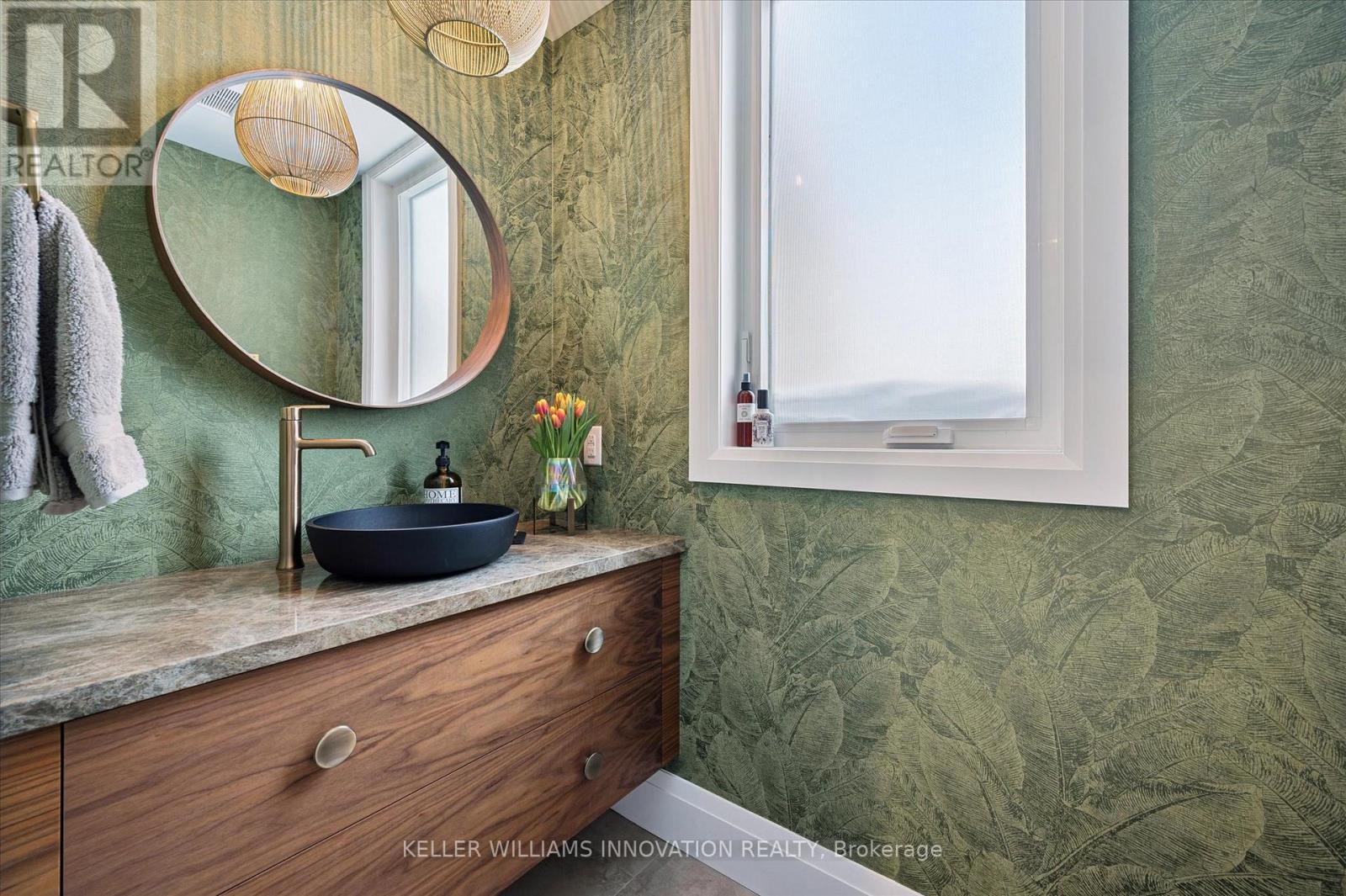 63 Menno Street, Waterloo, ON - Indoor Photo Showing Bathroom