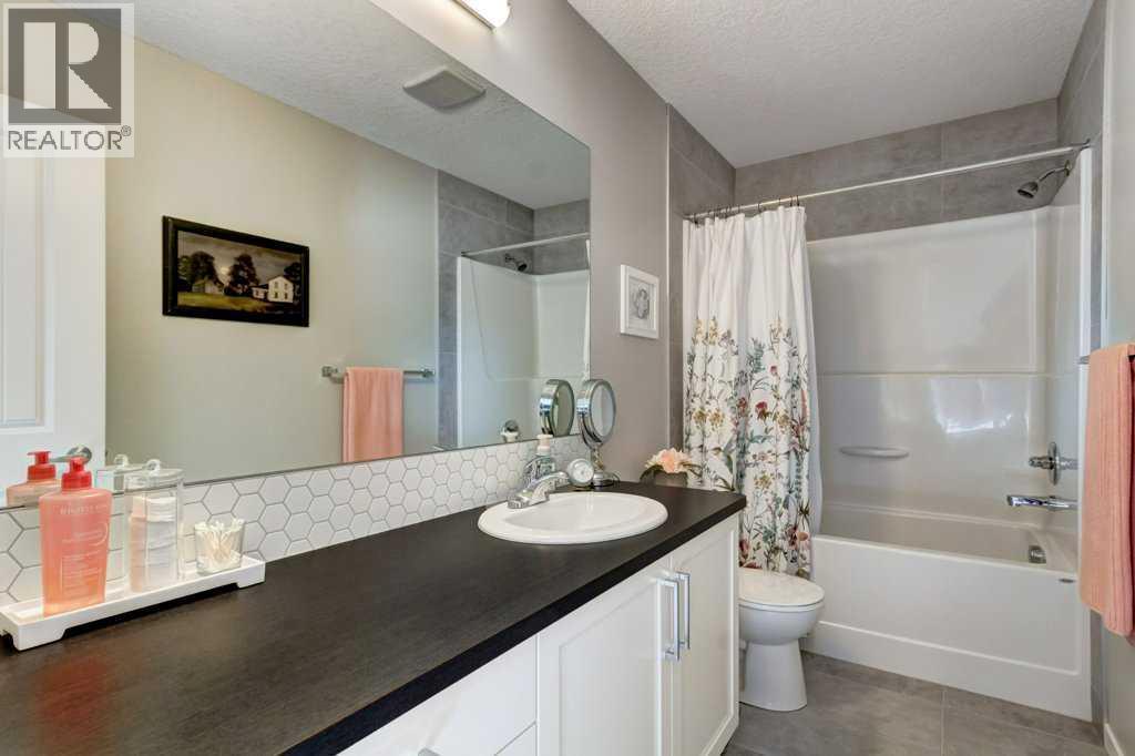 444 Legacy Point Se, Calgary, AB - Indoor Photo Showing Bathroom