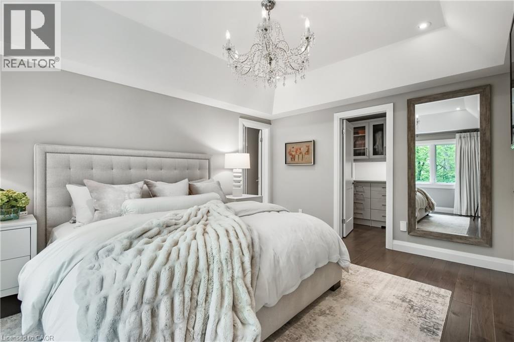 61 Oak Knoll Drive, Hamilton, ON - Indoor Photo Showing Bedroom
