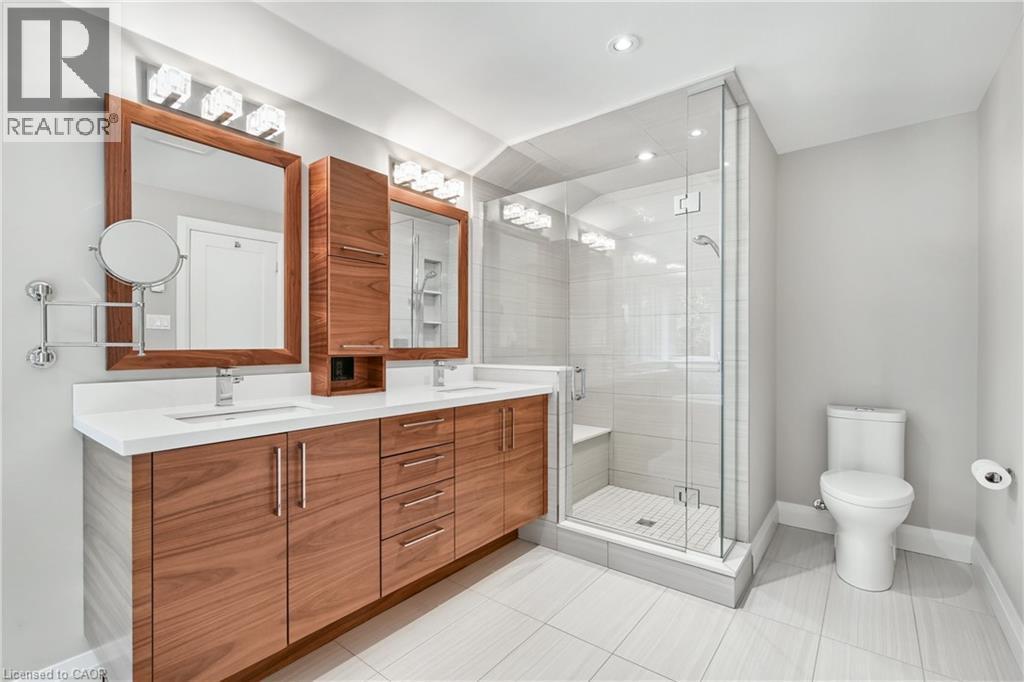 61 Oak Knoll Drive, Hamilton, ON - Indoor Photo Showing Bathroom