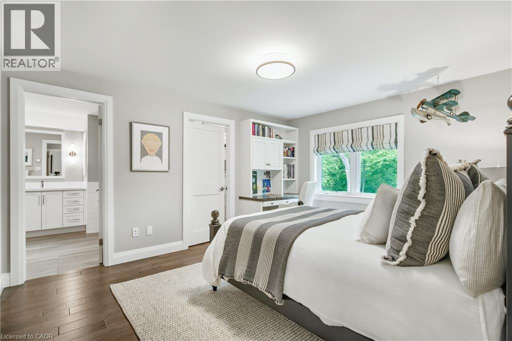 61 Oak Knoll Drive, Hamilton, ON - Indoor Photo Showing Bedroom
