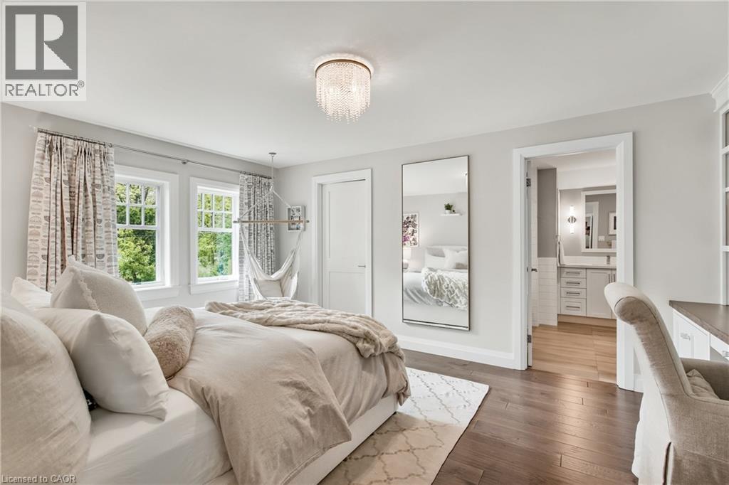 61 Oak Knoll Drive, Hamilton, ON - Indoor Photo Showing Bedroom