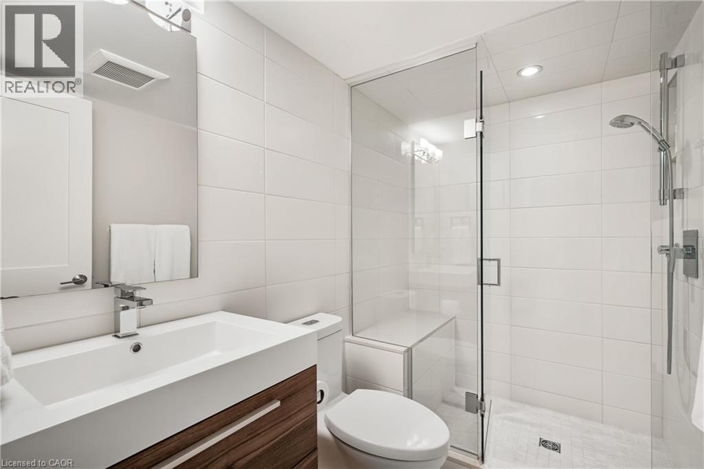61 Oak Knoll Drive, Hamilton, ON - Indoor Photo Showing Bathroom