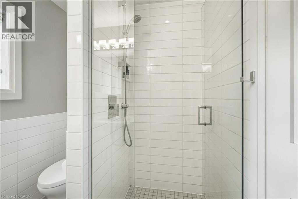 61 Oak Knoll Drive, Hamilton, ON - Indoor Photo Showing Bathroom
