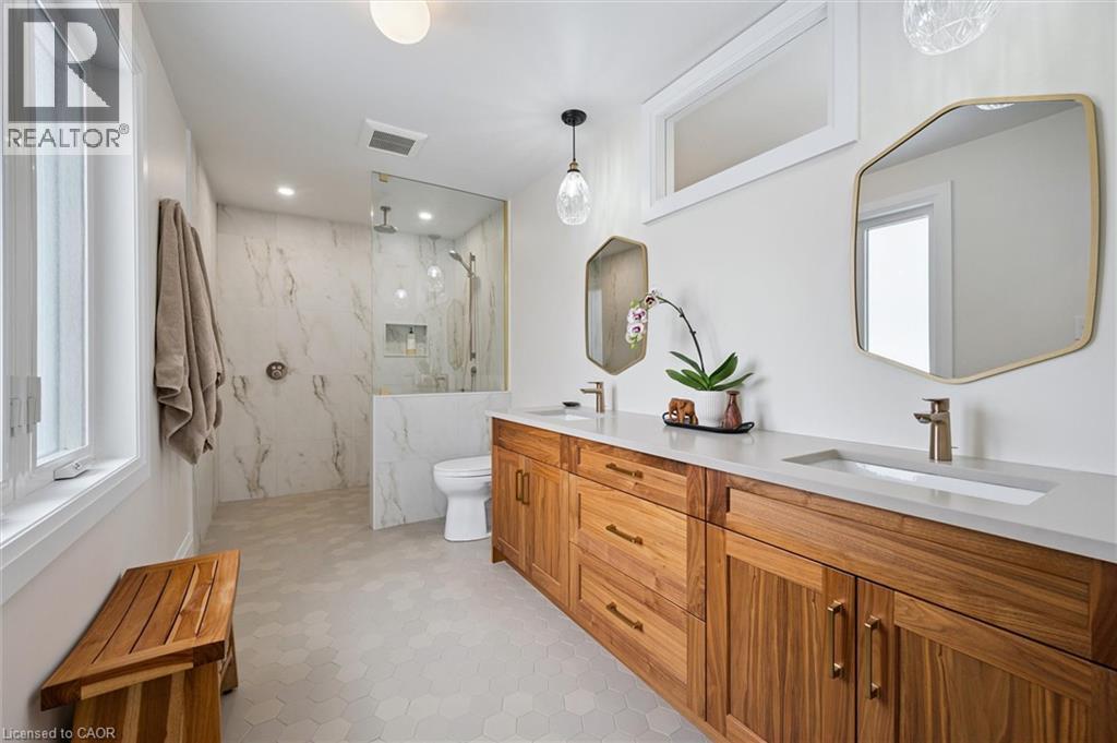63 Menno Street, Waterloo, ON - Indoor Photo Showing Bathroom