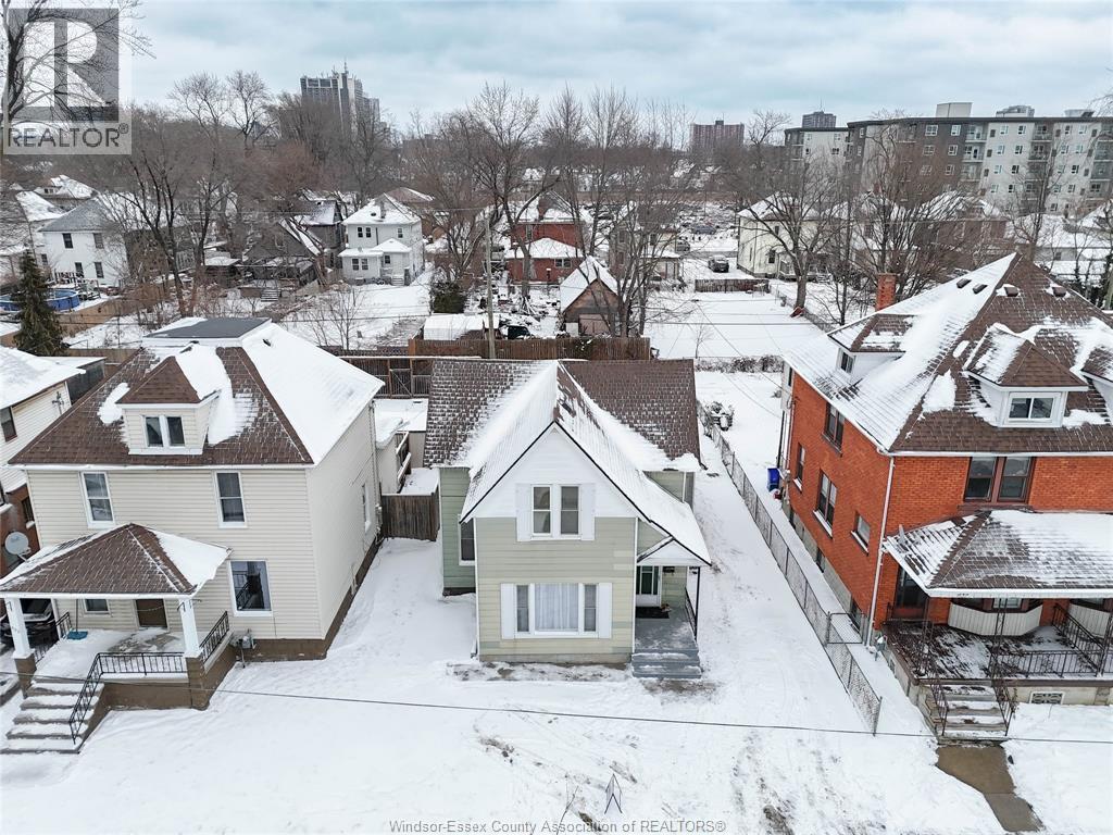538 Oak Unit# Main Floor, Windsor, ON - Outdoor With Facade