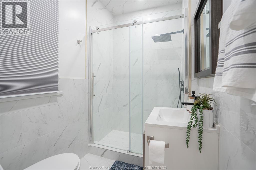 538 Oak Unit# Main Floor, Windsor, ON - Indoor Photo Showing Bathroom