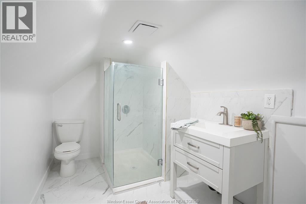 538 Oak Unit# Main Floor, Windsor, ON - Indoor Photo Showing Bathroom