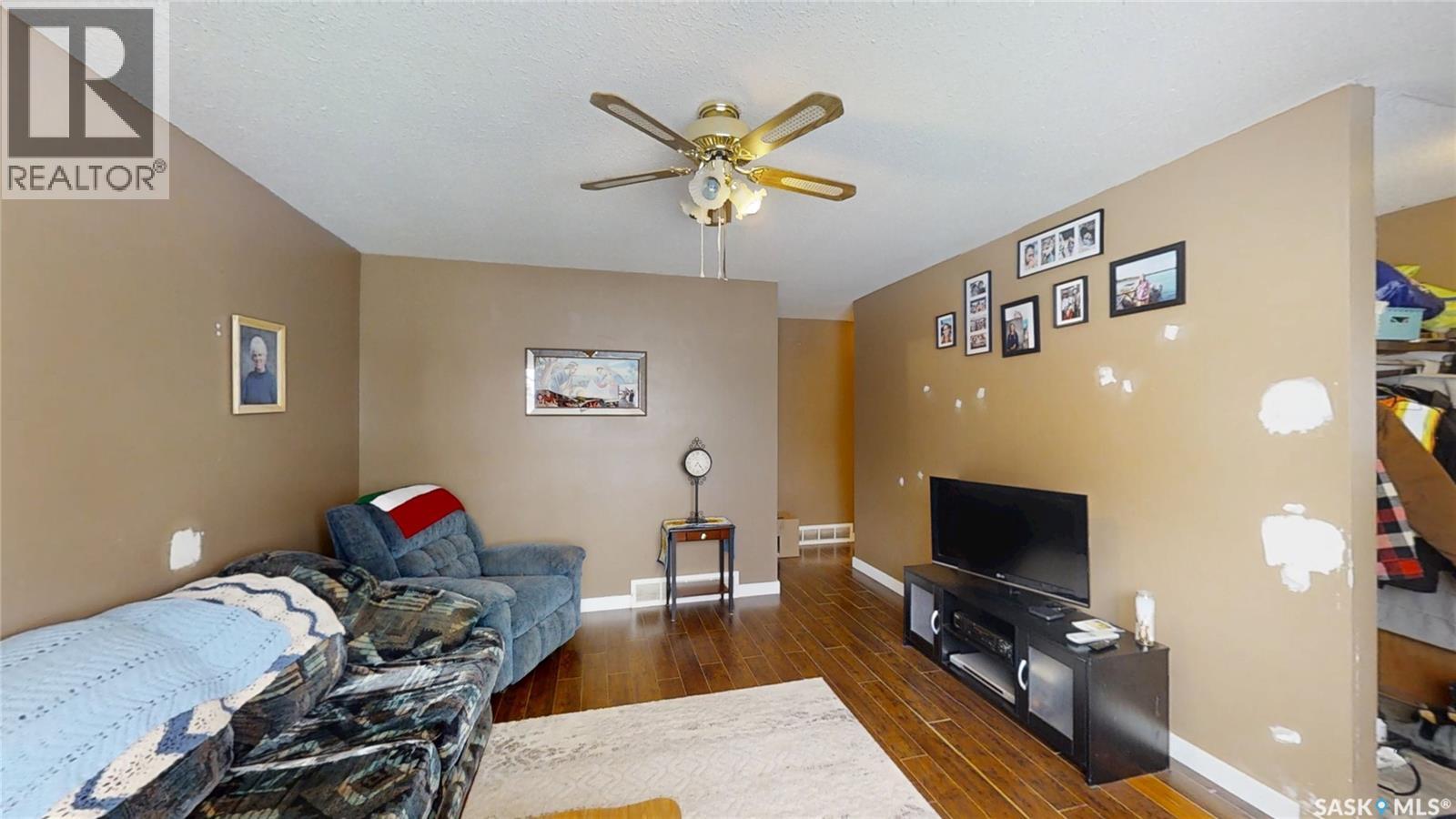 30 Confederation Crescent, Saskatoon, SK - Indoor