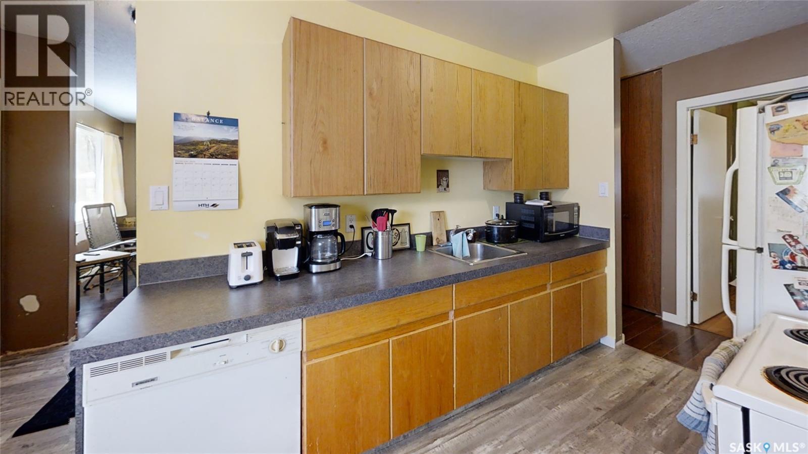 30 Confederation Crescent, Saskatoon, SK - Indoor Photo Showing Kitchen