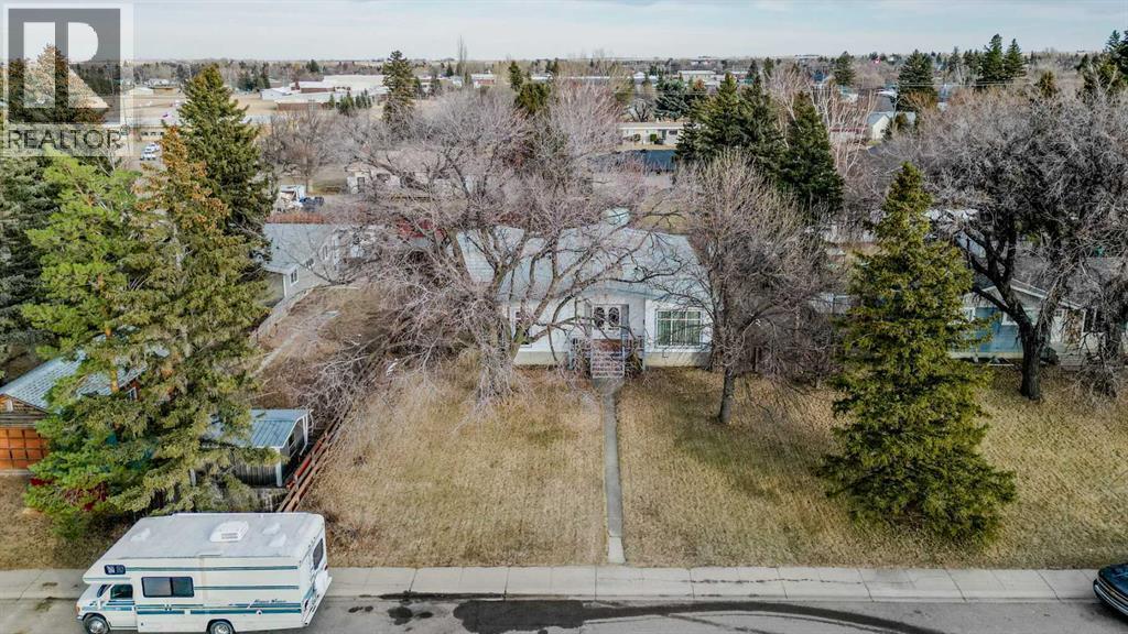 95 N 250 W, Raymond, AB - Outdoor With View