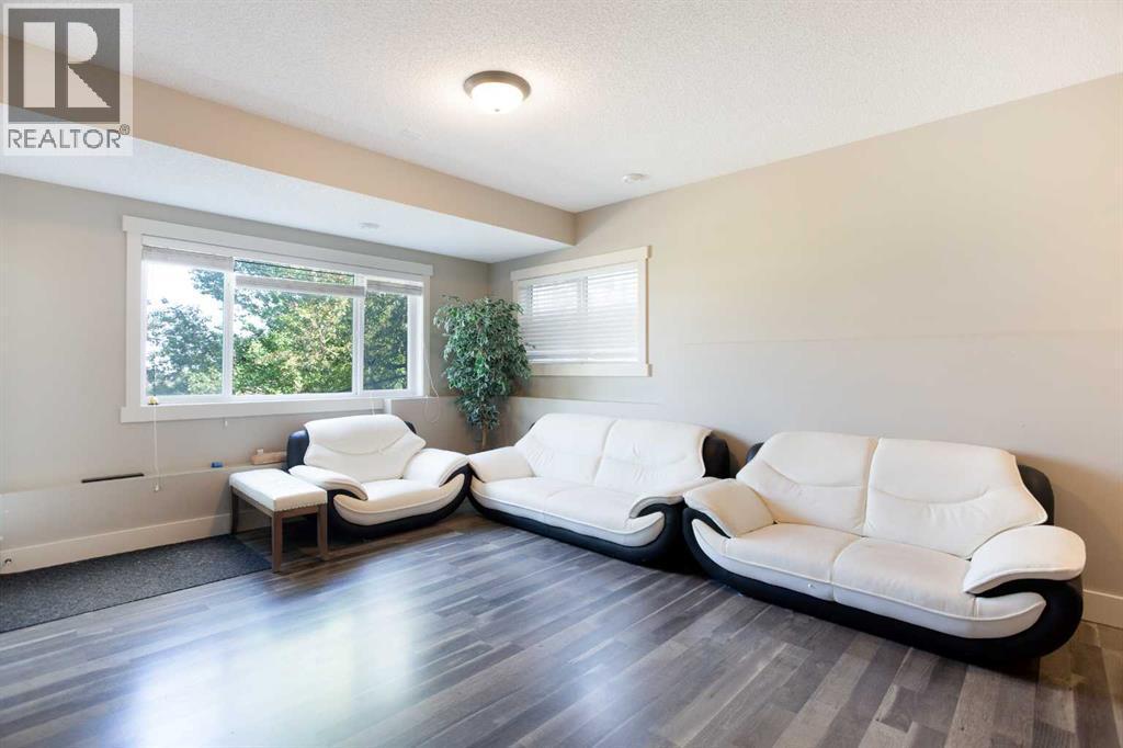 62 Panamount Road Nw, Calgary, AB - Indoor Photo Showing Living Room