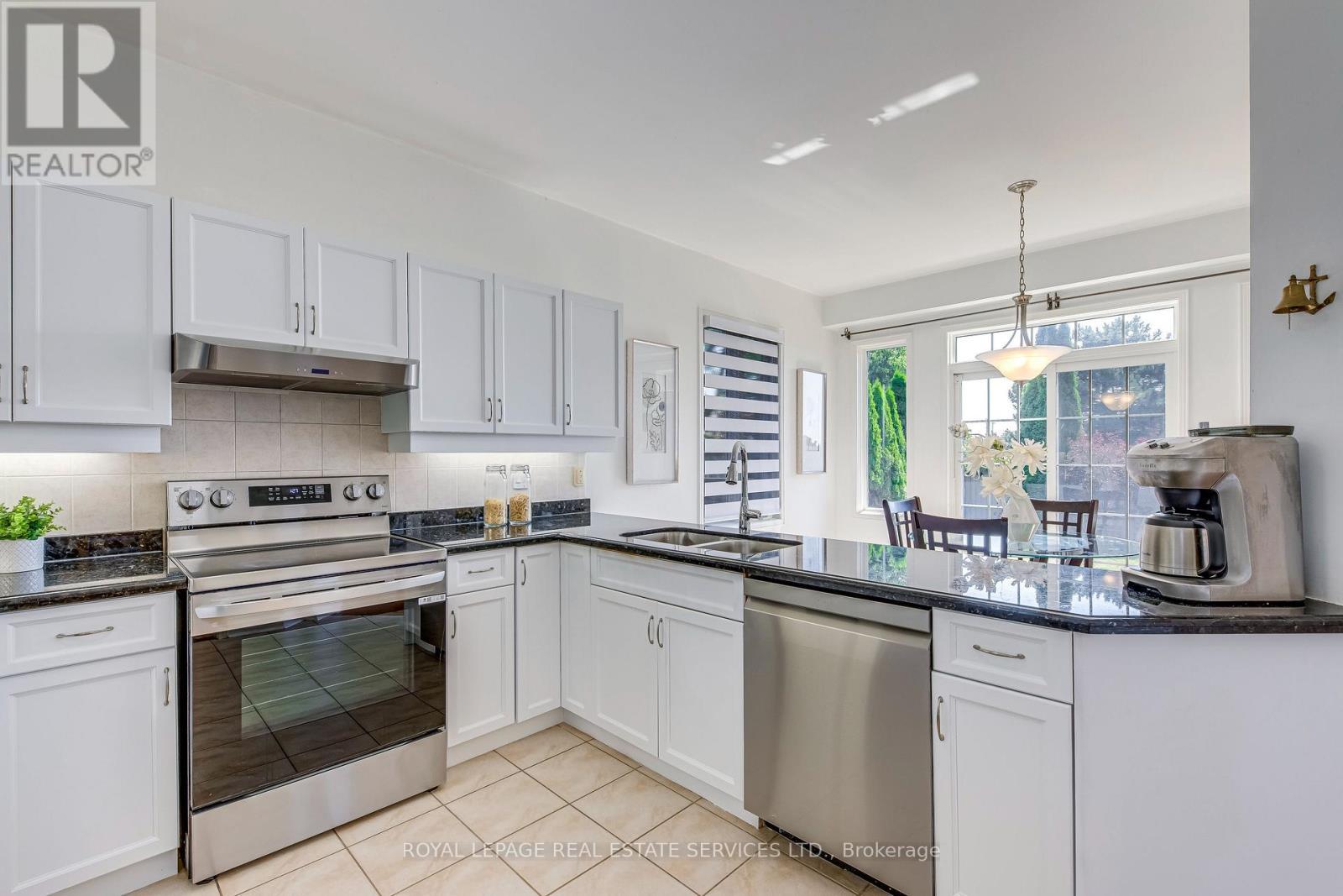 2191 Turnberry Road, Burlington, ON - Indoor Photo Showing Kitchen With Double Sink