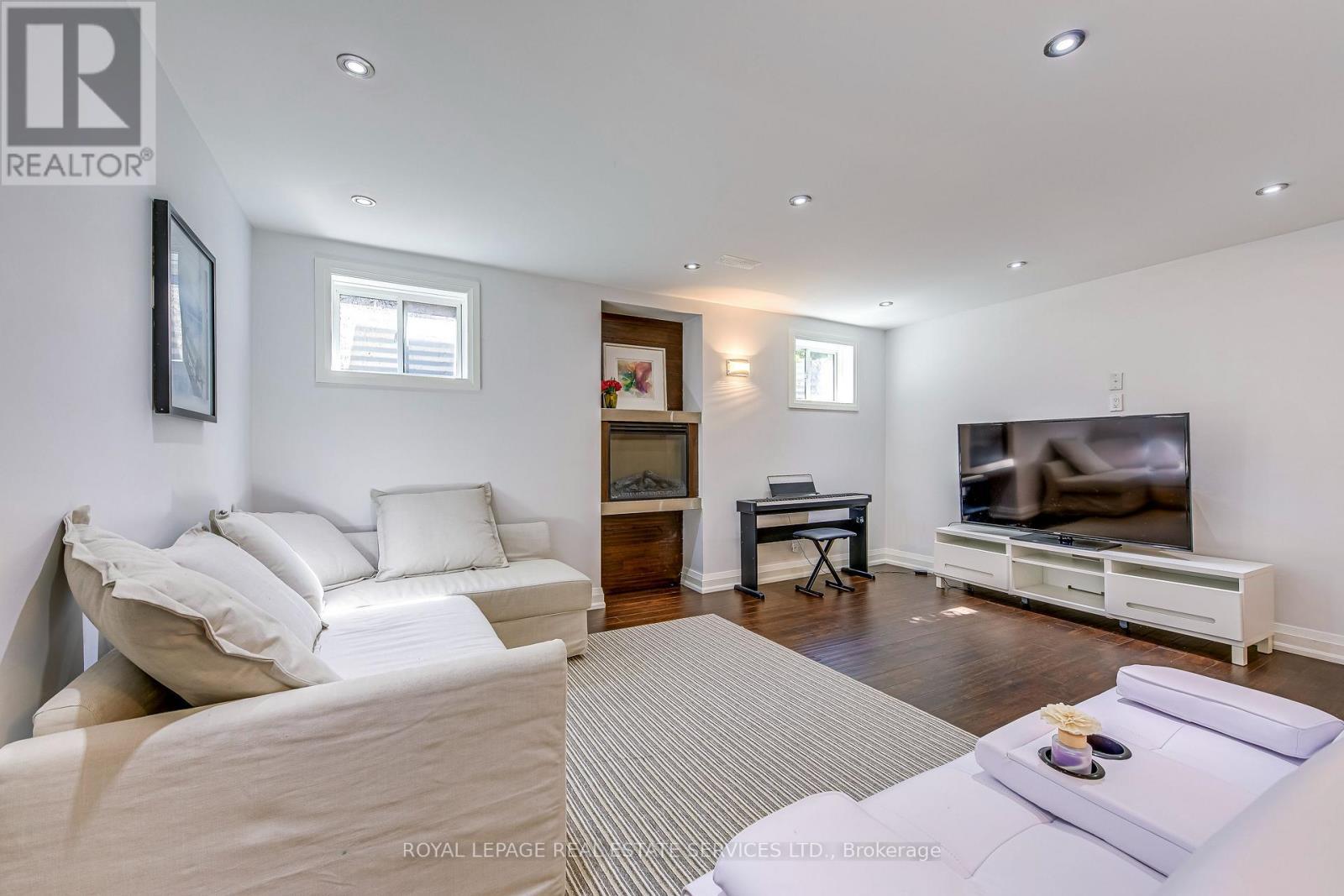 2191 Turnberry Road, Burlington, ON - Indoor Photo Showing Living Room