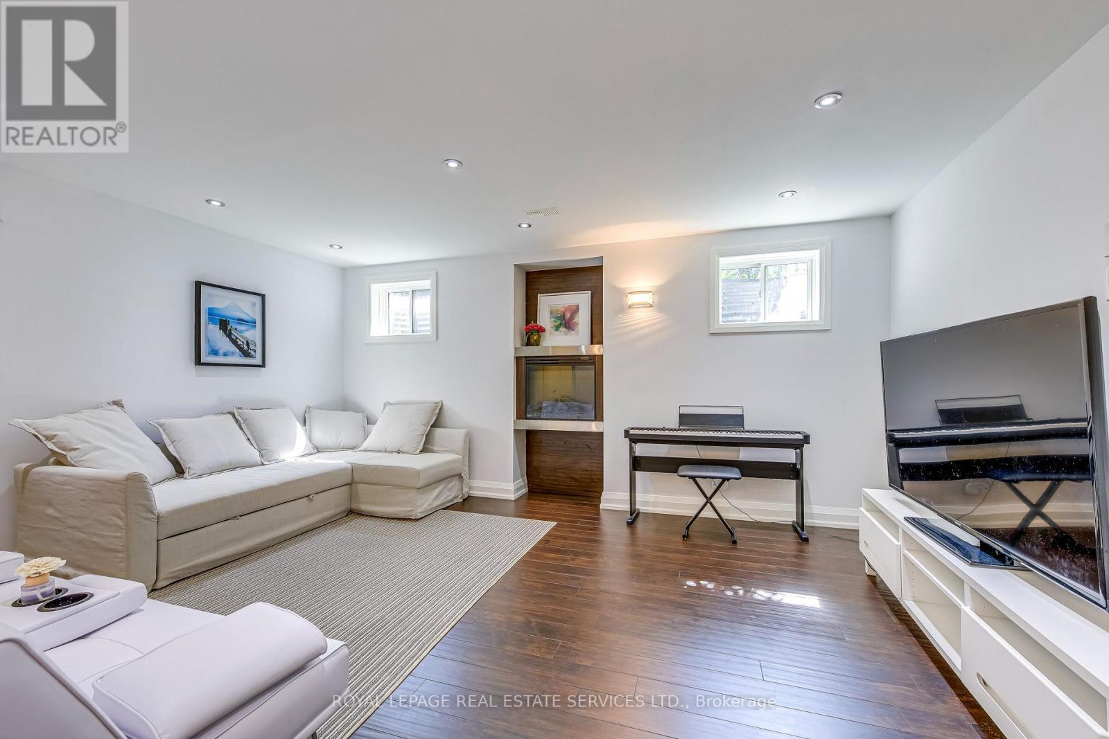 2191 Turnberry Road, Burlington, ON - Indoor Photo Showing Living Room