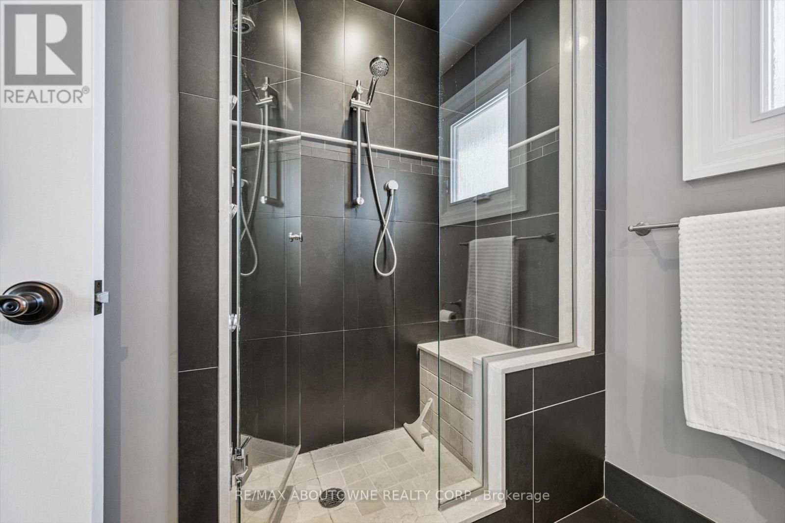 2421 Hargood Place, Mississauga, ON - Indoor Photo Showing Bathroom