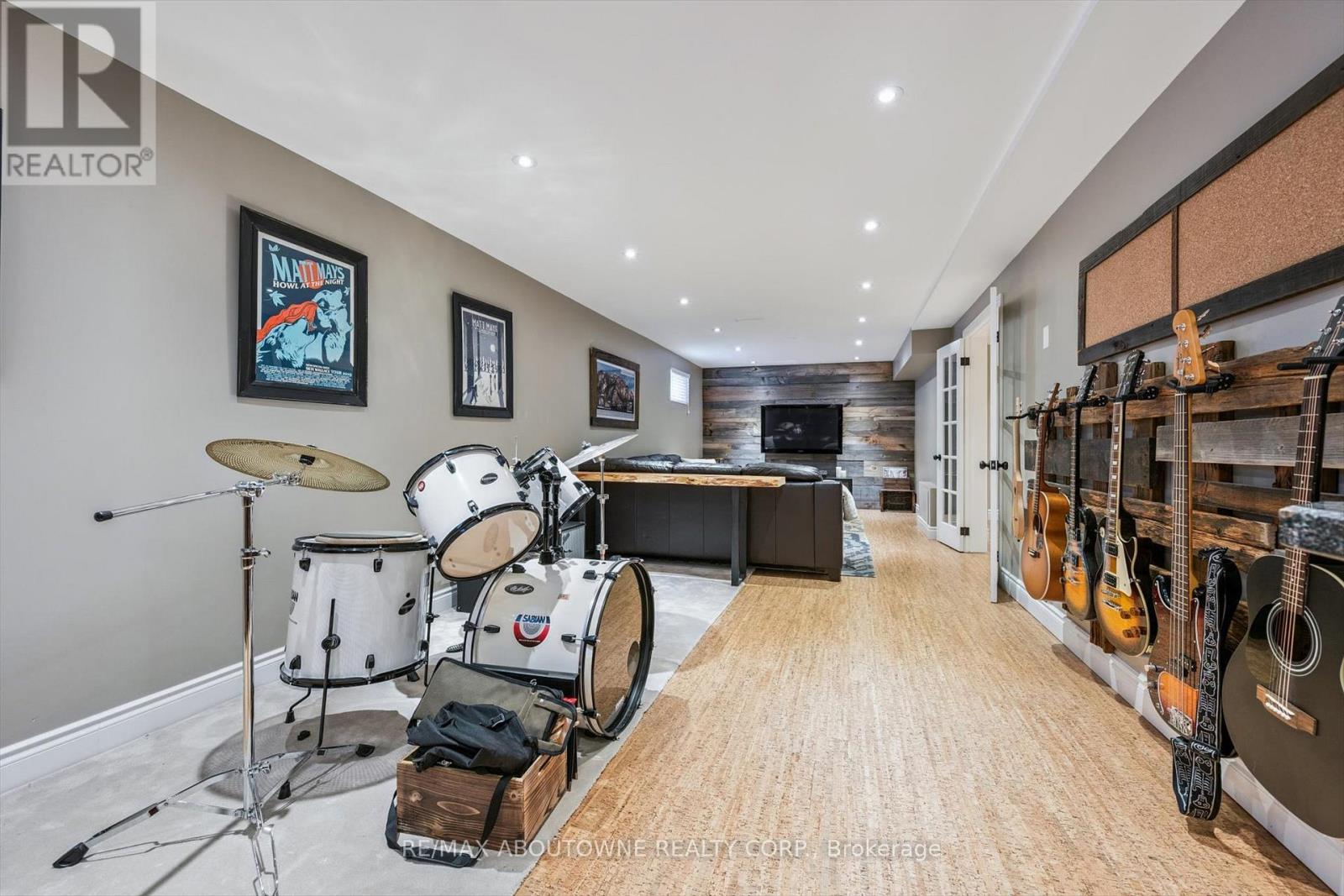 2421 Hargood Place, Mississauga, ON - Indoor Photo Showing Gym Room