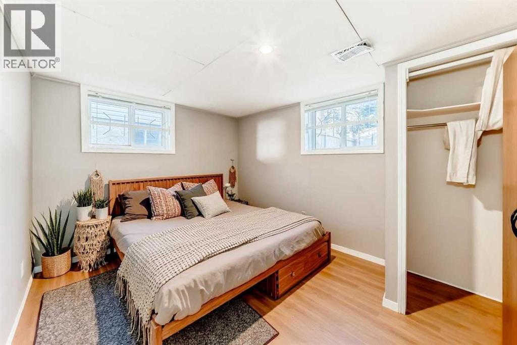 919 Robert Road Ne, Calgary, AB - Indoor Photo Showing Bedroom