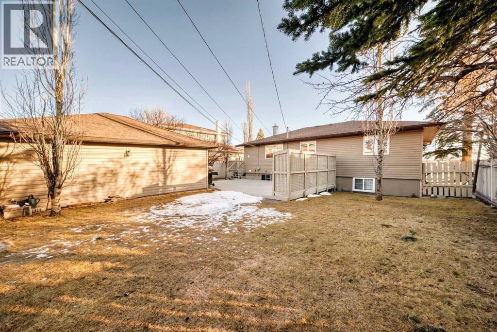 919 Robert Road Ne, Calgary, AB - Outdoor