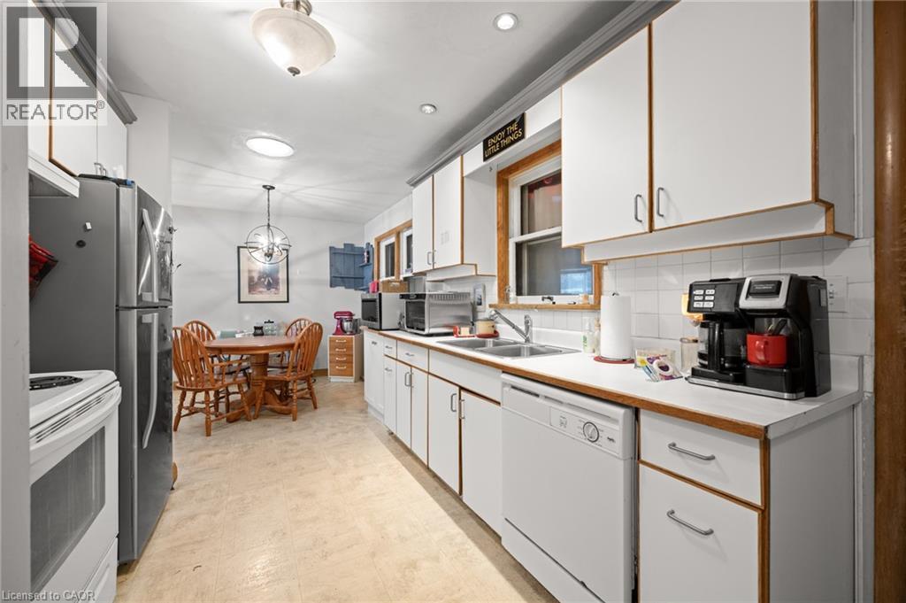 19 Perkell Place, Kitchener, ON - Indoor Photo Showing Kitchen With Double Sink