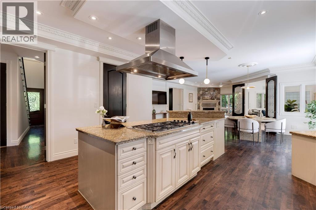 106 Appleby Place, Burlington, ON - Indoor Photo Showing Kitchen With Upgraded Kitchen