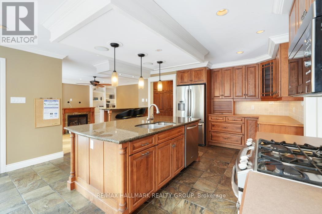 41 Bramblegrove Crescent, Ottawa, ON - Indoor Photo Showing Kitchen With Stainless Steel Kitchen With Double Sink