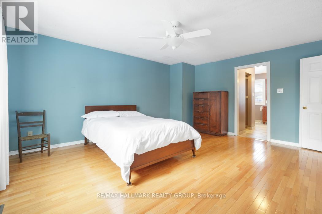 41 Bramblegrove Crescent, Ottawa, ON - Indoor Photo Showing Bedroom