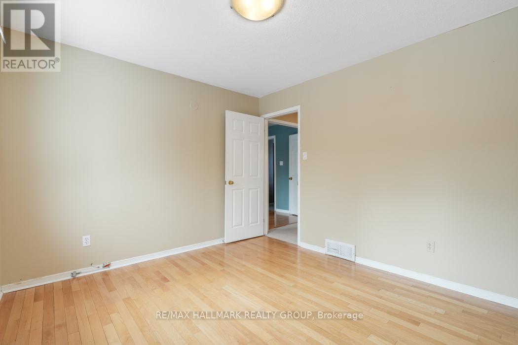 41 Bramblegrove Crescent, Ottawa, ON - Indoor Photo Showing Other Room