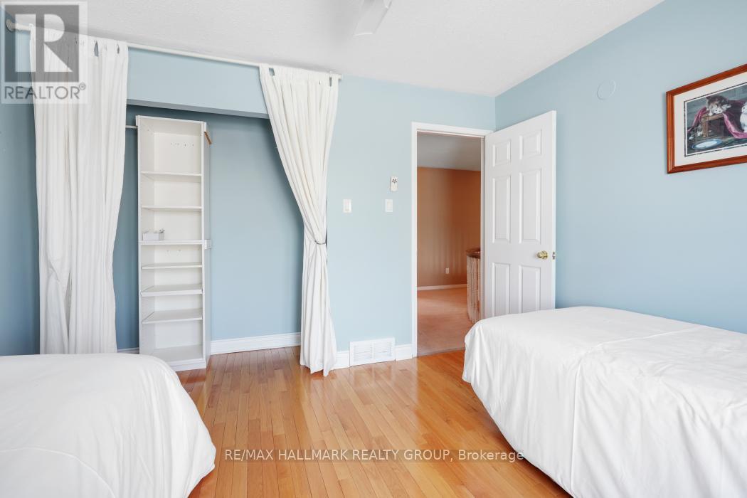41 Bramblegrove Crescent, Ottawa, ON - Indoor Photo Showing Bedroom