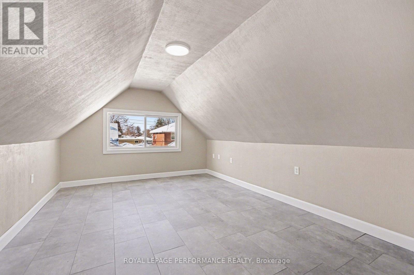 975 Sheridan Avenue, Ottawa, ON - Indoor Photo Showing Other Room