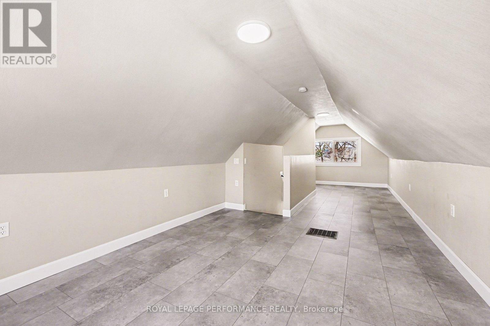 Luxury size bedroom - 975 Sheridan Avenue, Ottawa, ON - Indoor Photo Showing Other Room