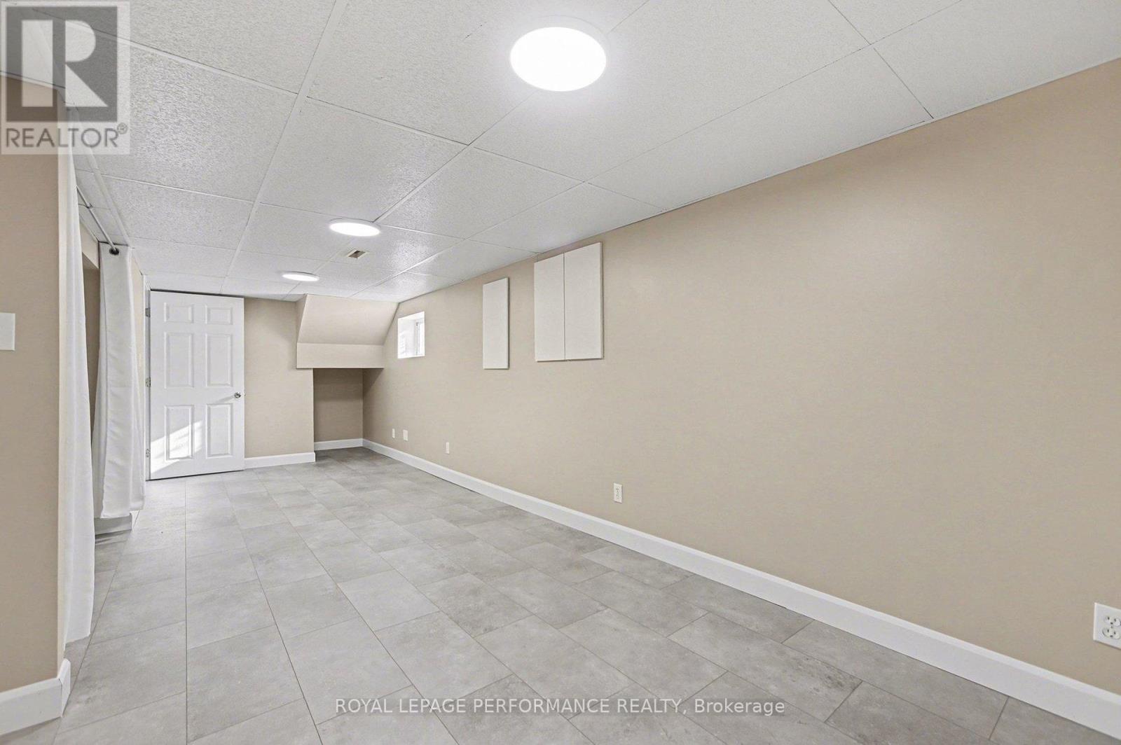 975 Sheridan Avenue, Ottawa, ON - Indoor Photo Showing Other Room