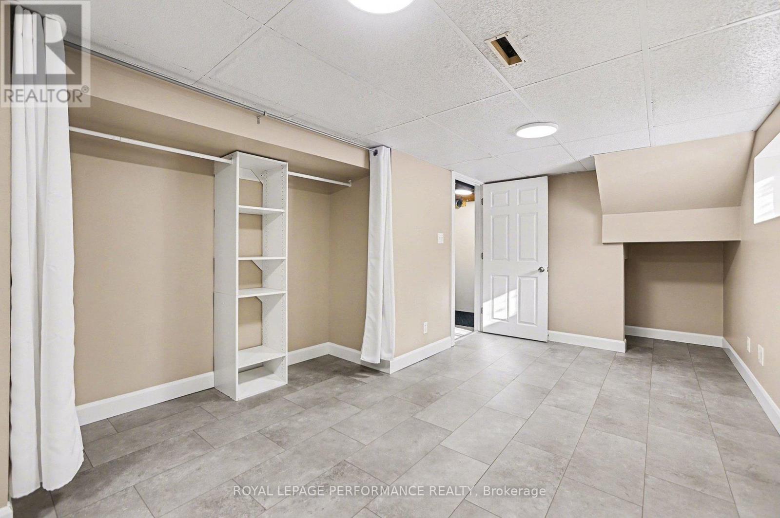 975 Sheridan Avenue, Ottawa, ON - Indoor Photo Showing Other Room