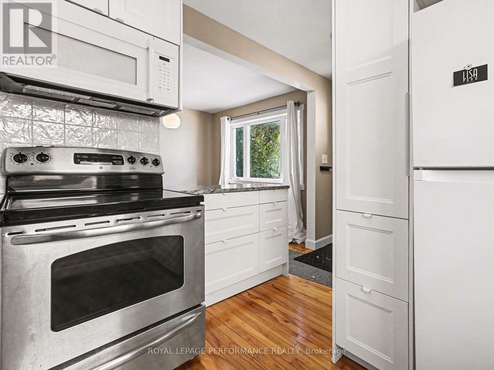 Fully renovated kitchen - 975 Sheridan Avenue, Ottawa, ON - Indoor Photo Showing Kitchen
