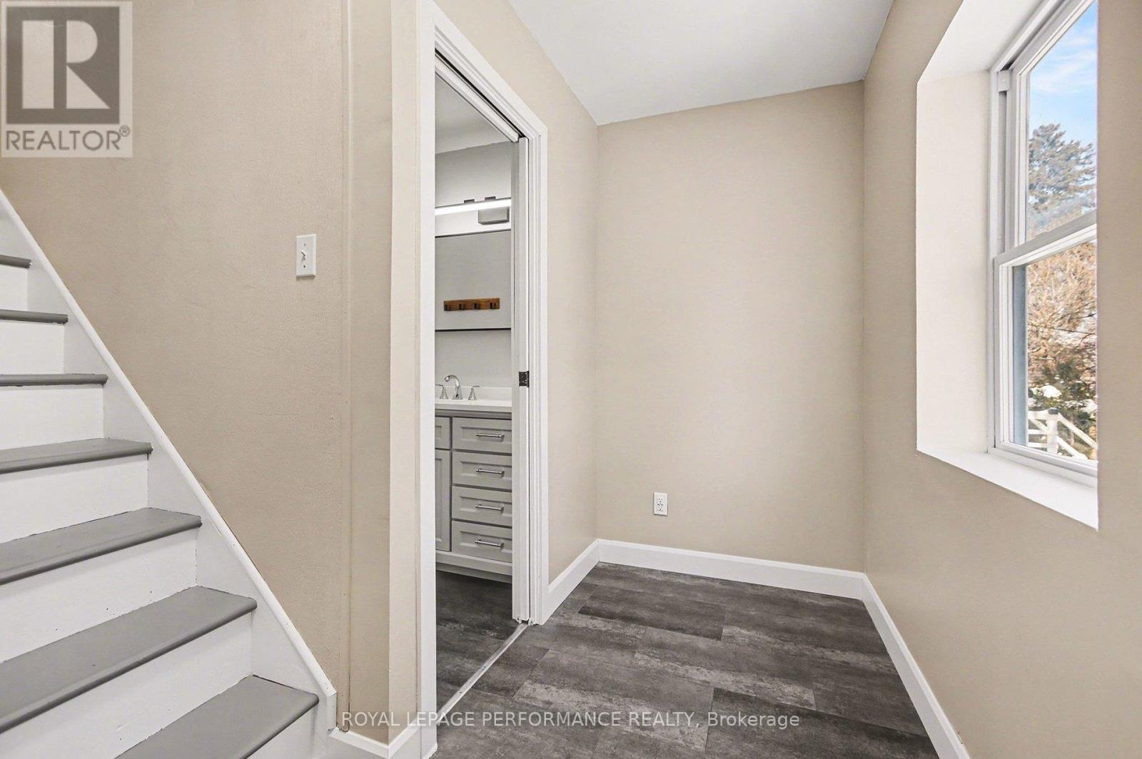 975 Sheridan Avenue, Ottawa, ON - Indoor Photo Showing Other Room