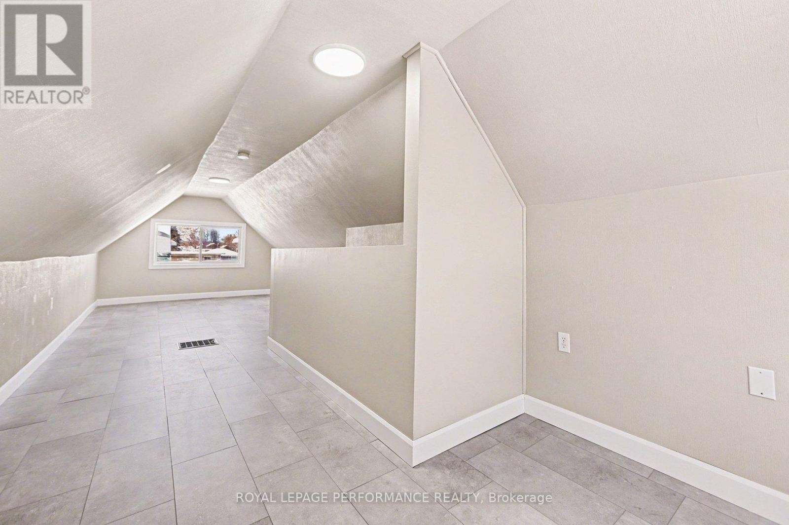 Converted from 2 bedrooms - 975 Sheridan Avenue, Ottawa, ON - Indoor Photo Showing Other Room