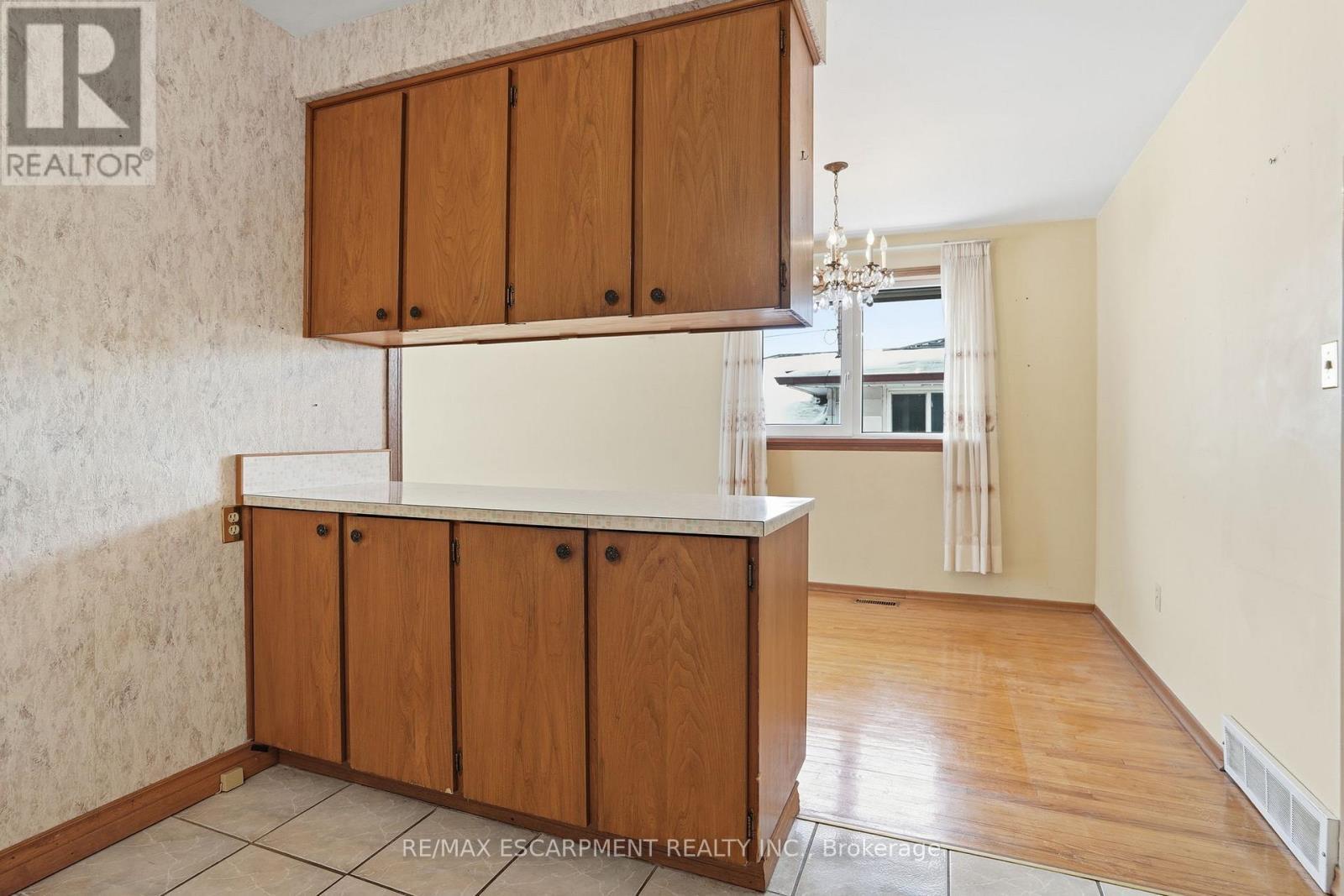 63 Marlowe Drive, Hamilton, ON - Indoor Photo Showing Kitchen