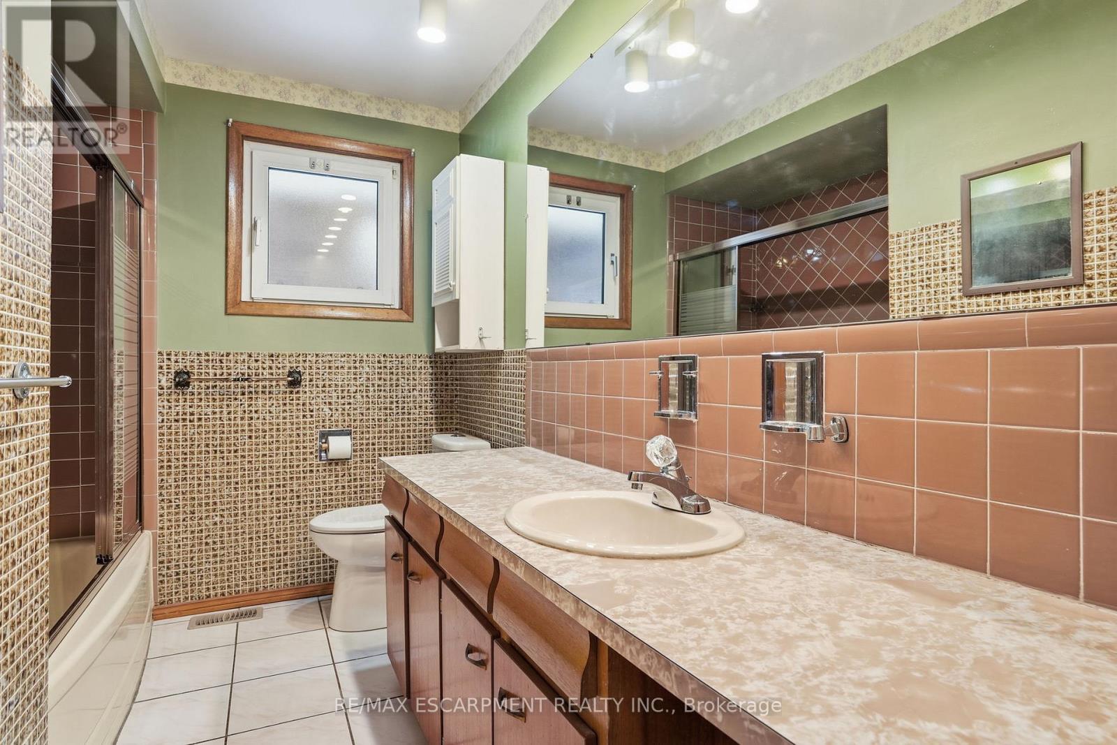 63 Marlowe Drive, Hamilton, ON - Indoor Photo Showing Bathroom