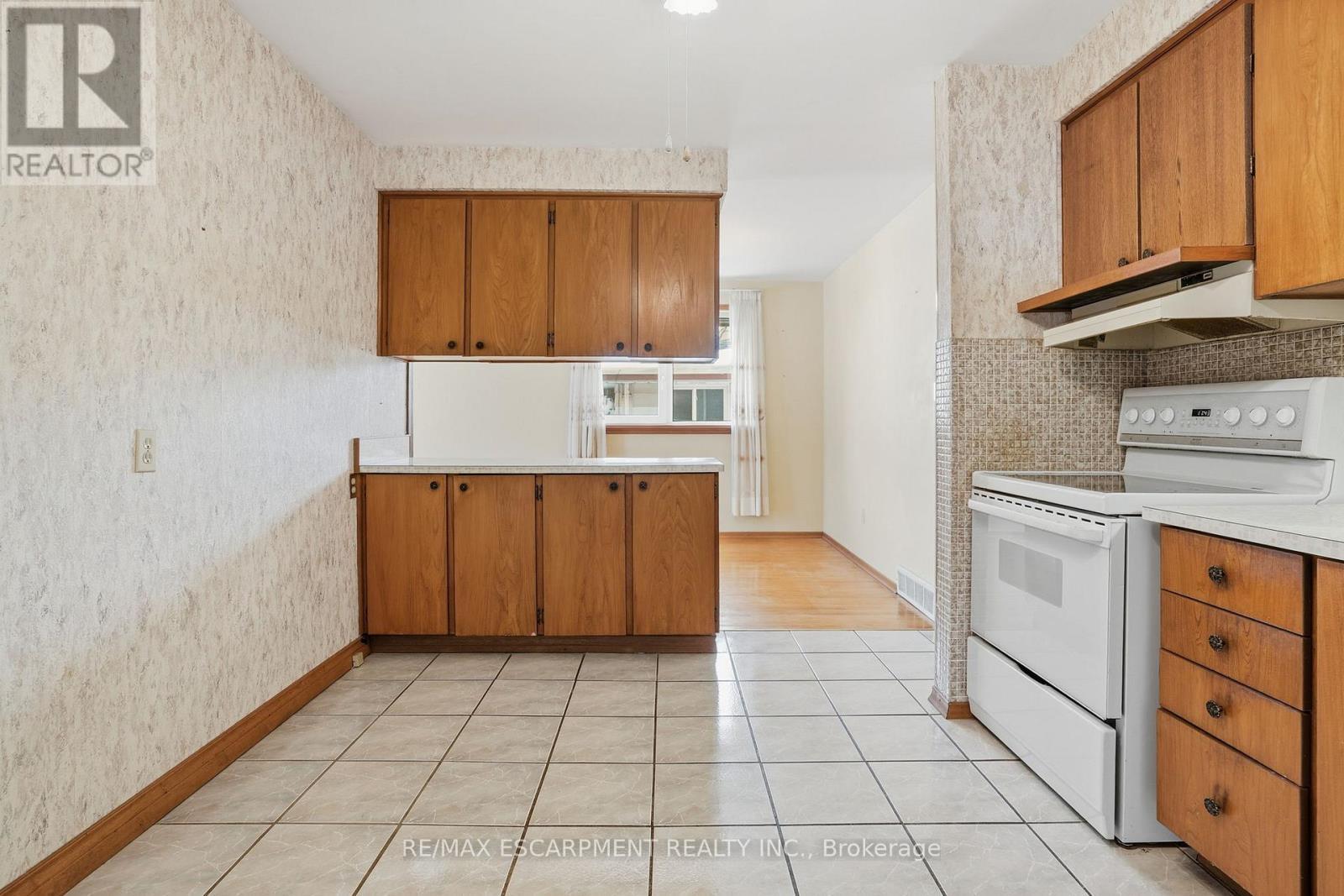 63 Marlowe Drive, Hamilton, ON - Indoor Photo Showing Kitchen