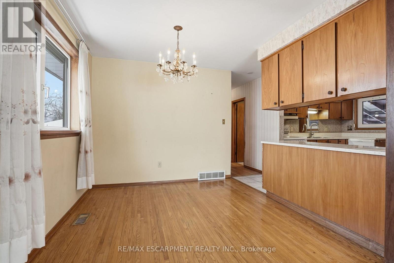 63 Marlowe Drive, Hamilton, ON - Indoor Photo Showing Kitchen
