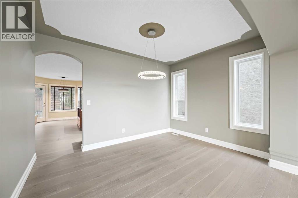 5619 Coach Hill Road Sw, Calgary, AB - Indoor Photo Showing Other Room