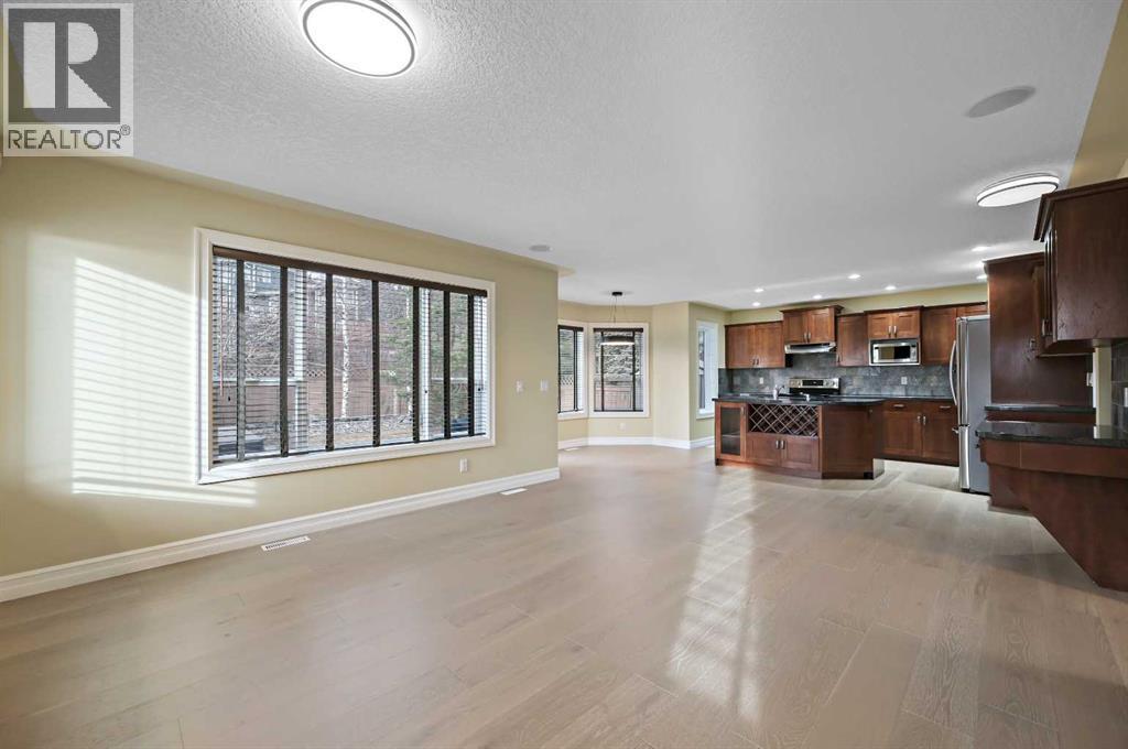 5619 Coach Hill Road Sw, Calgary, AB - Indoor Photo Showing Kitchen