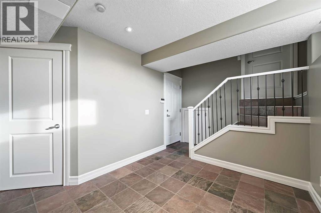 5619 Coach Hill Road Sw, Calgary, AB - Indoor Photo Showing Other Room