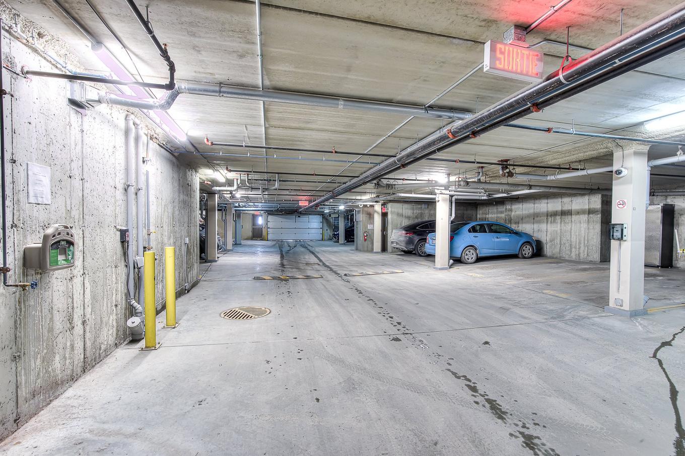 Garage - 401-5980 Rue De La Tourbière, Longueuil (Saint-Hubert), QC - Indoor Photo Showing Garage