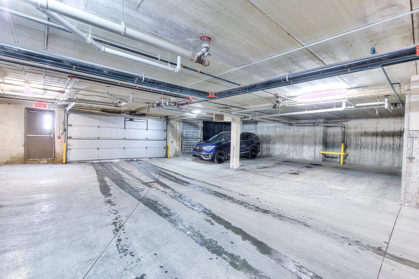 Garage - 401-5980 Rue De La Tourbière, Longueuil (Saint-Hubert), QC - Indoor Photo Showing Garage