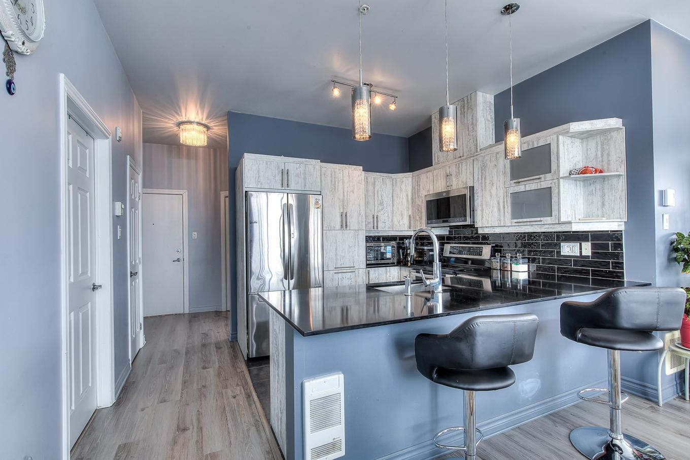 Cuisine - 401-5980 Rue De La Tourbière, Longueuil (Saint-Hubert), QC - Indoor Photo Showing Kitchen With Upgraded Kitchen