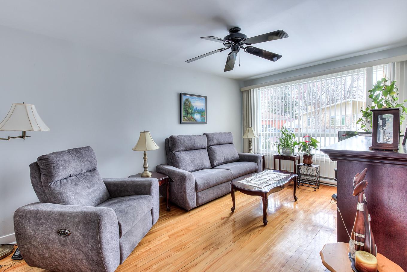 Living room - 244 Rue Monseigneur-Prévost, Saint-Eustache, QC - Indoor Photo Showing Living Room