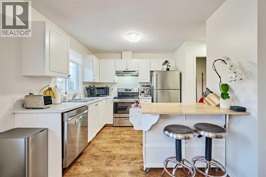2366 Eversyde Avenue Sw, Calgary, AB - Indoor Photo Showing Kitchen