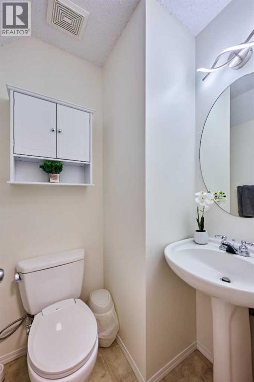 2366 Eversyde Avenue Sw, Calgary, AB - Indoor Photo Showing Bathroom